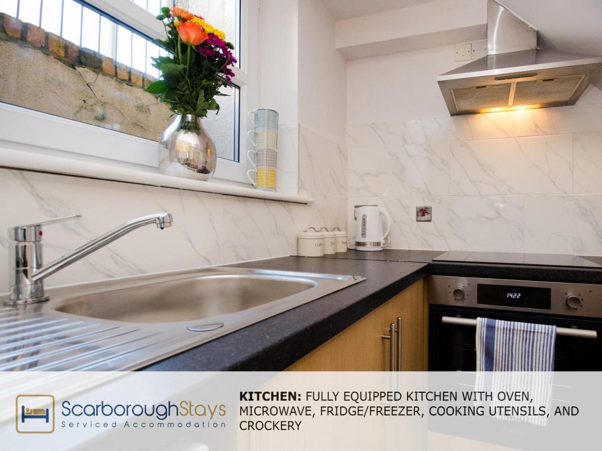 Hibernia Place, 3 Bedroom Townhouse With Patio & Seating Area - Free Parking Scarborough Exterior photo